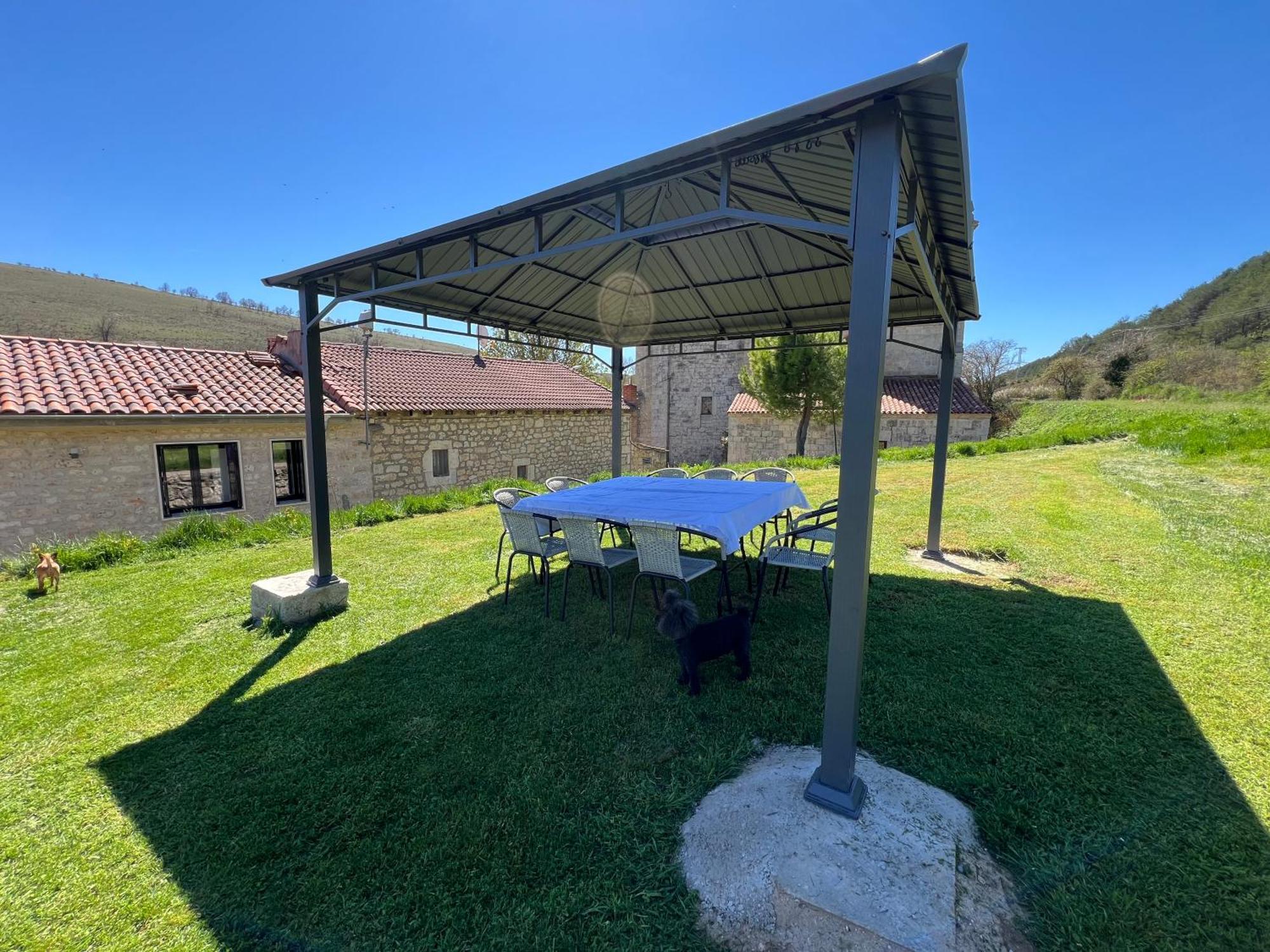 El Pecu Casa Rural Starfamiliar Bustillo Del Paramo Exterior foto